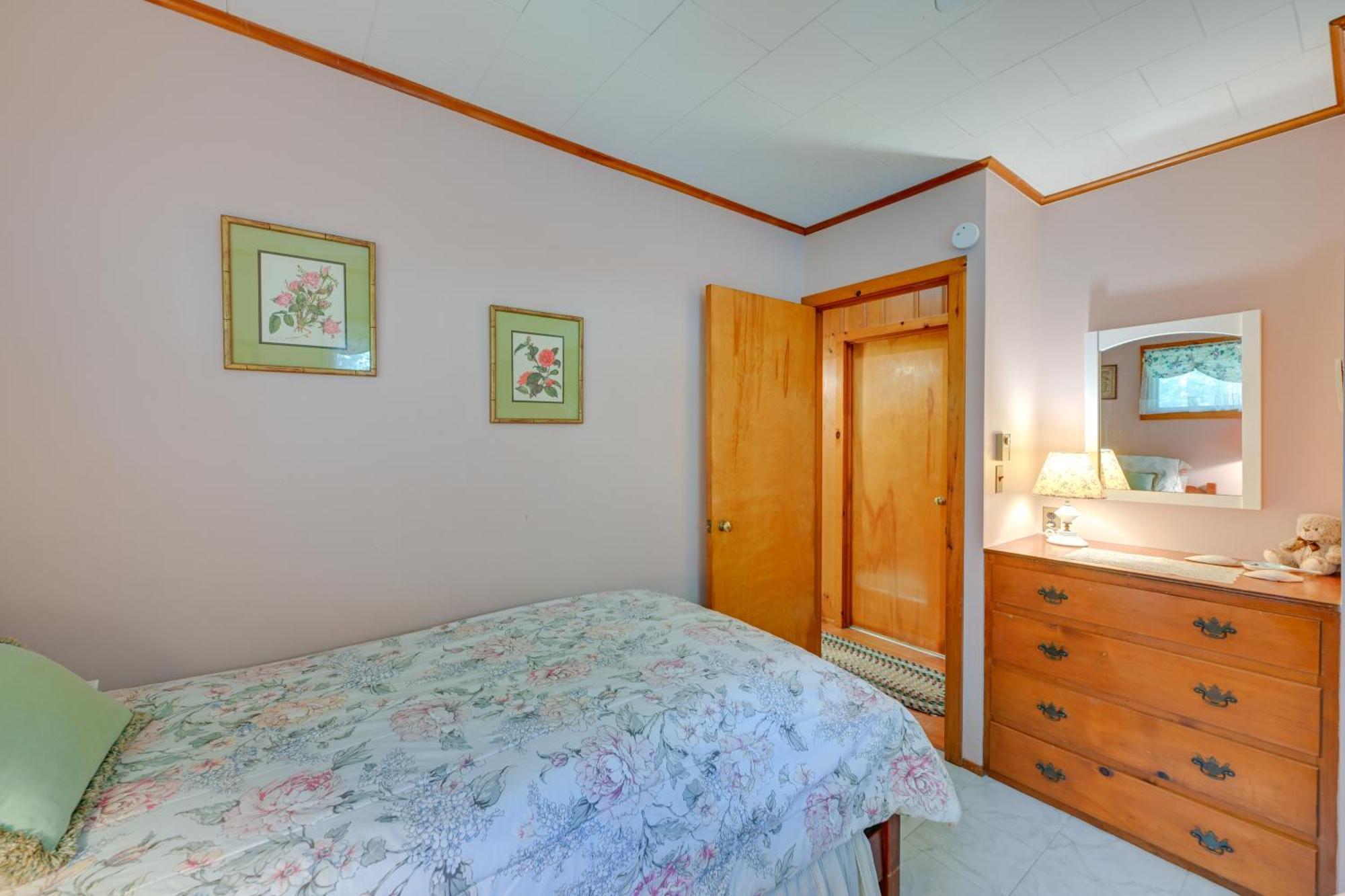 Home In Long Island Wine Country - Walk To Beach! Cutchogue Bagian luar foto