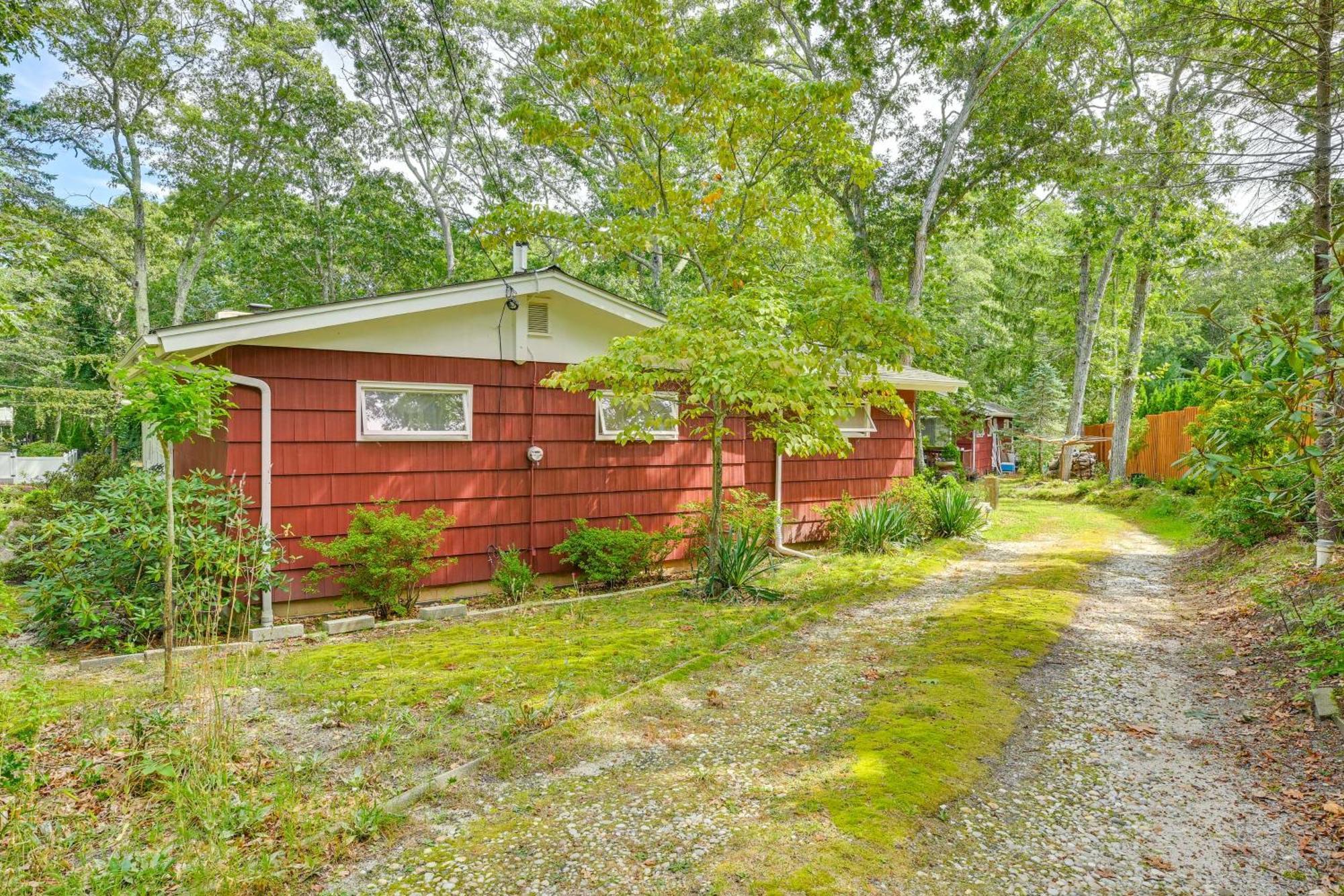 Home In Long Island Wine Country - Walk To Beach! Cutchogue Bagian luar foto