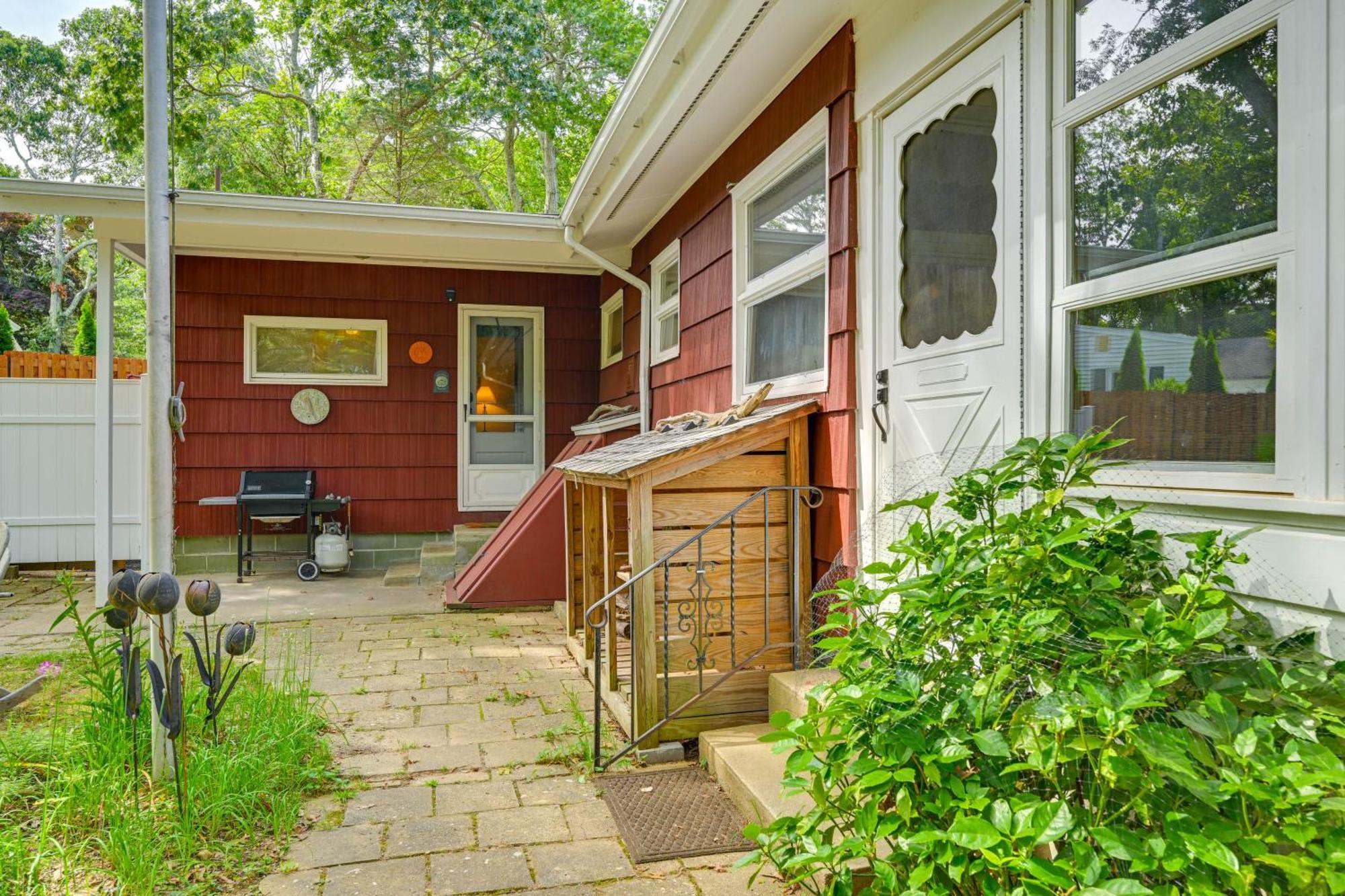 Home In Long Island Wine Country - Walk To Beach! Cutchogue Bagian luar foto