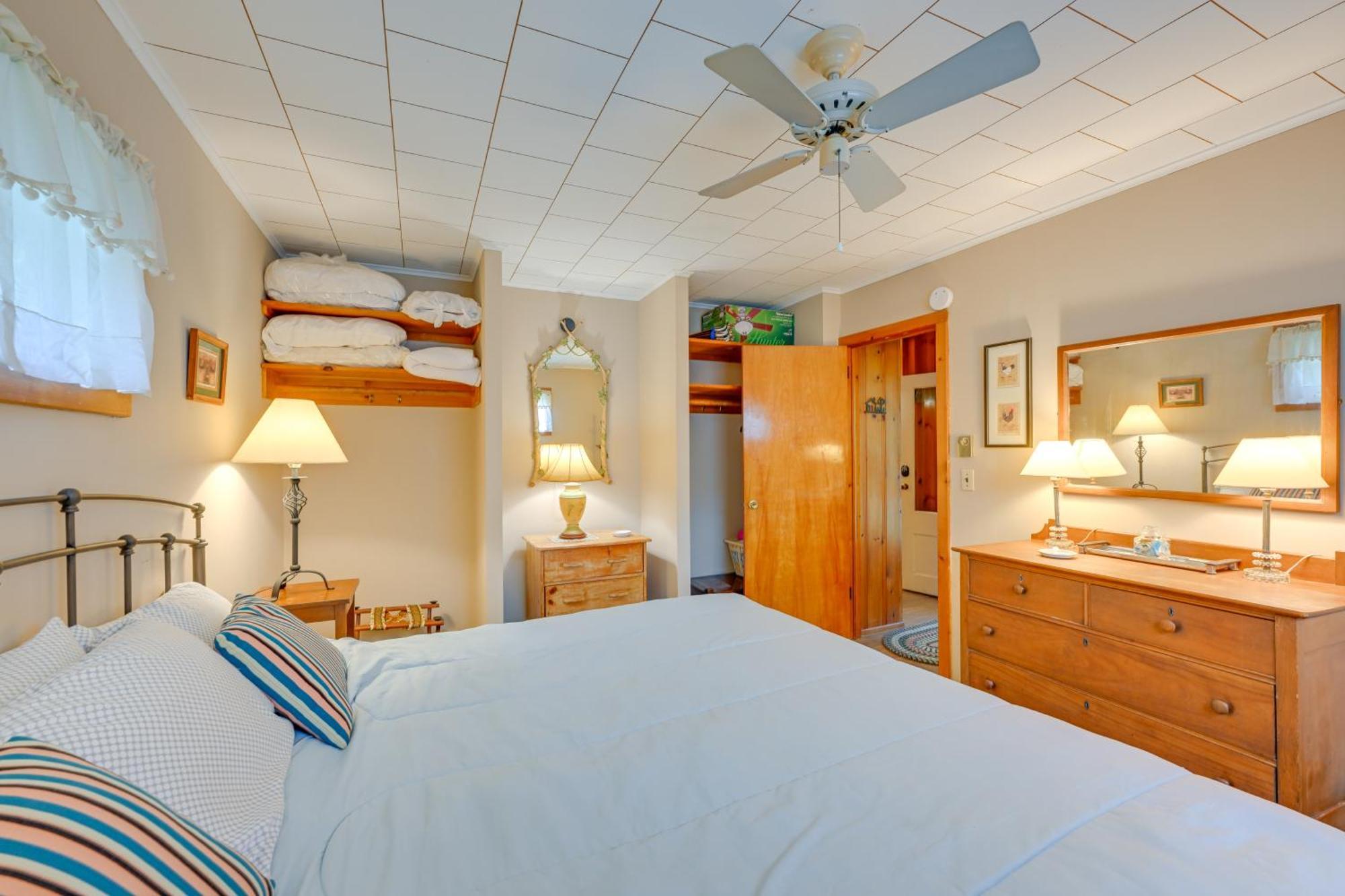 Home In Long Island Wine Country - Walk To Beach! Cutchogue Bagian luar foto
