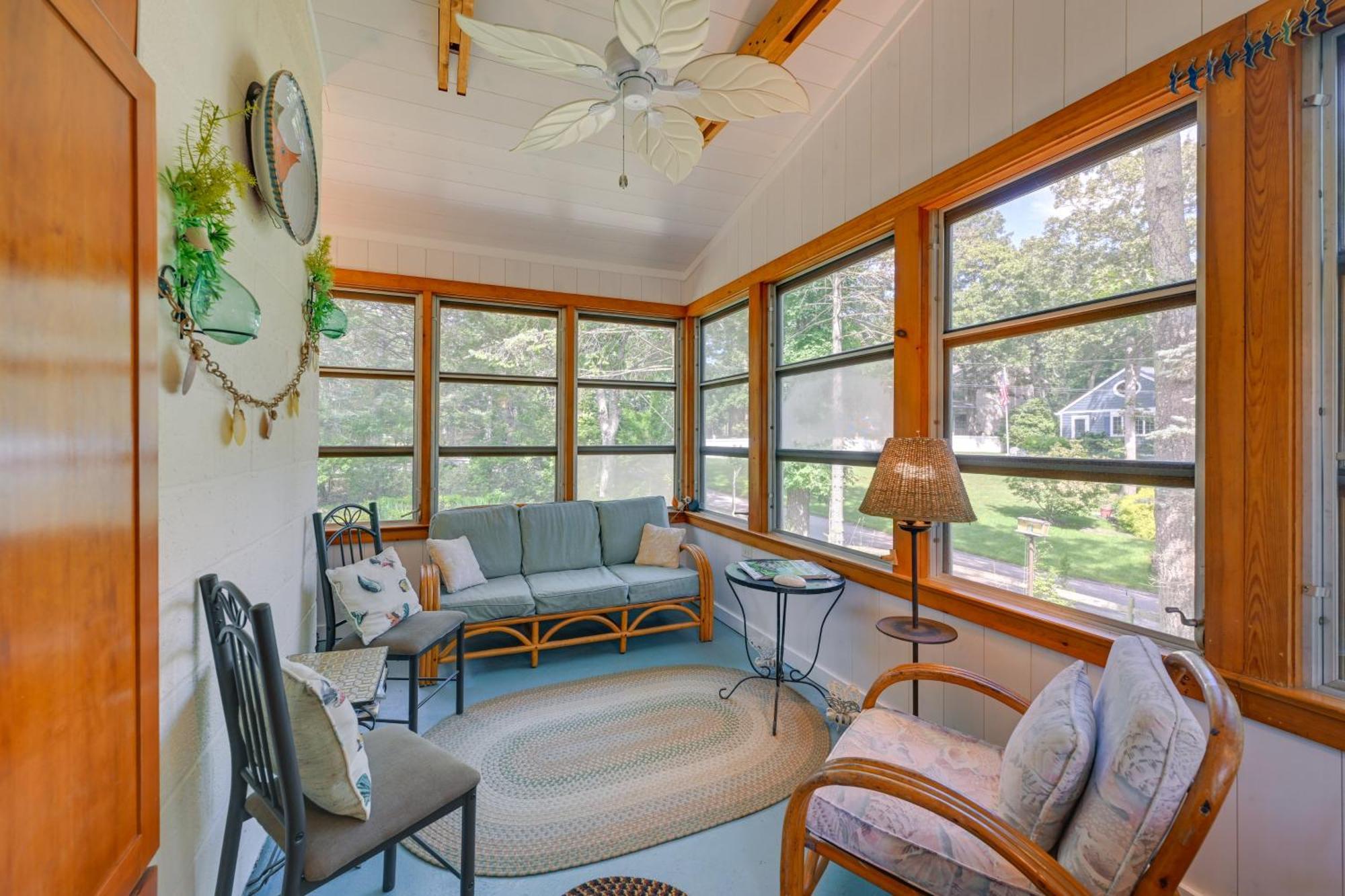 Home In Long Island Wine Country - Walk To Beach! Cutchogue Bagian luar foto