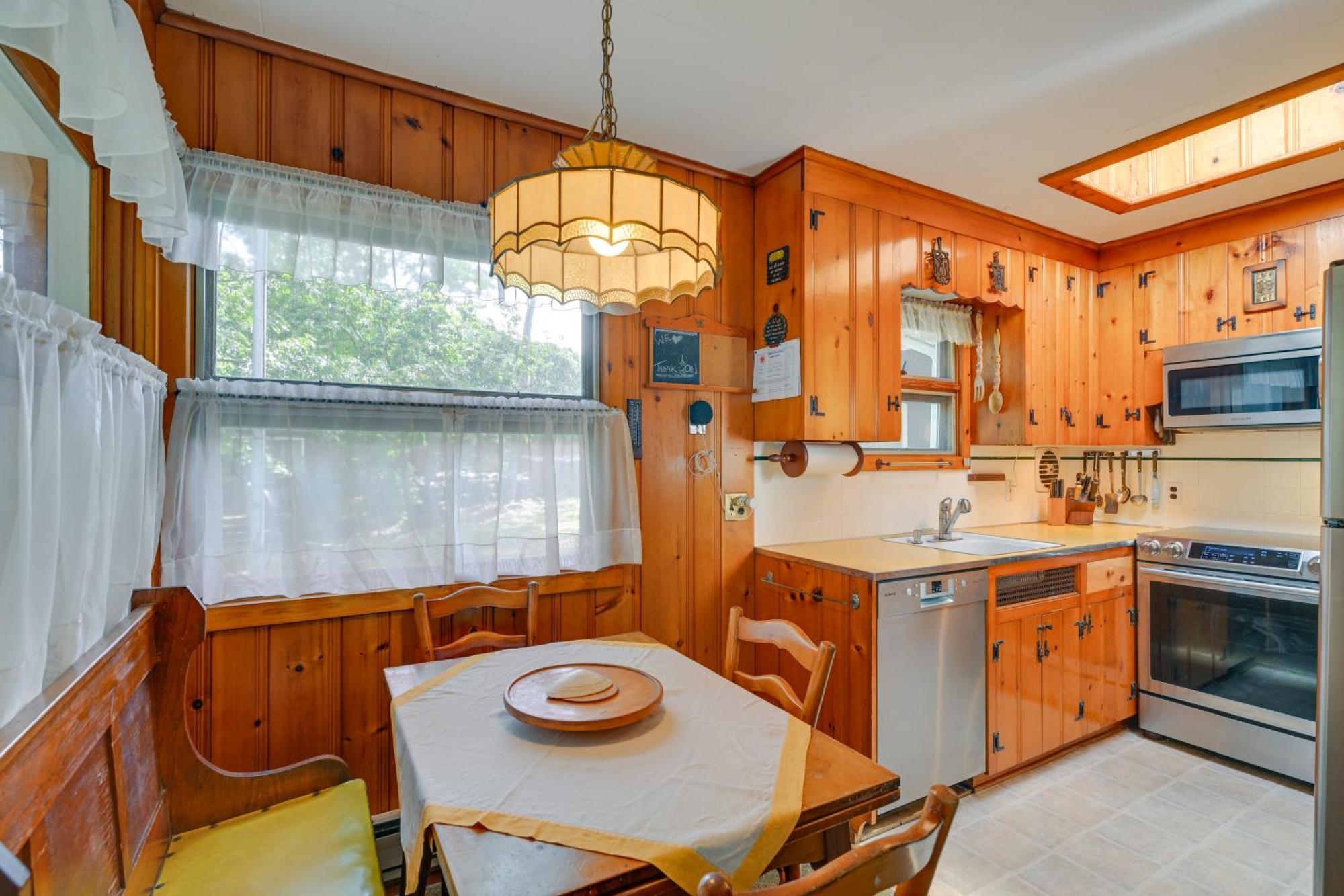 Home In Long Island Wine Country - Walk To Beach! Cutchogue Bagian luar foto