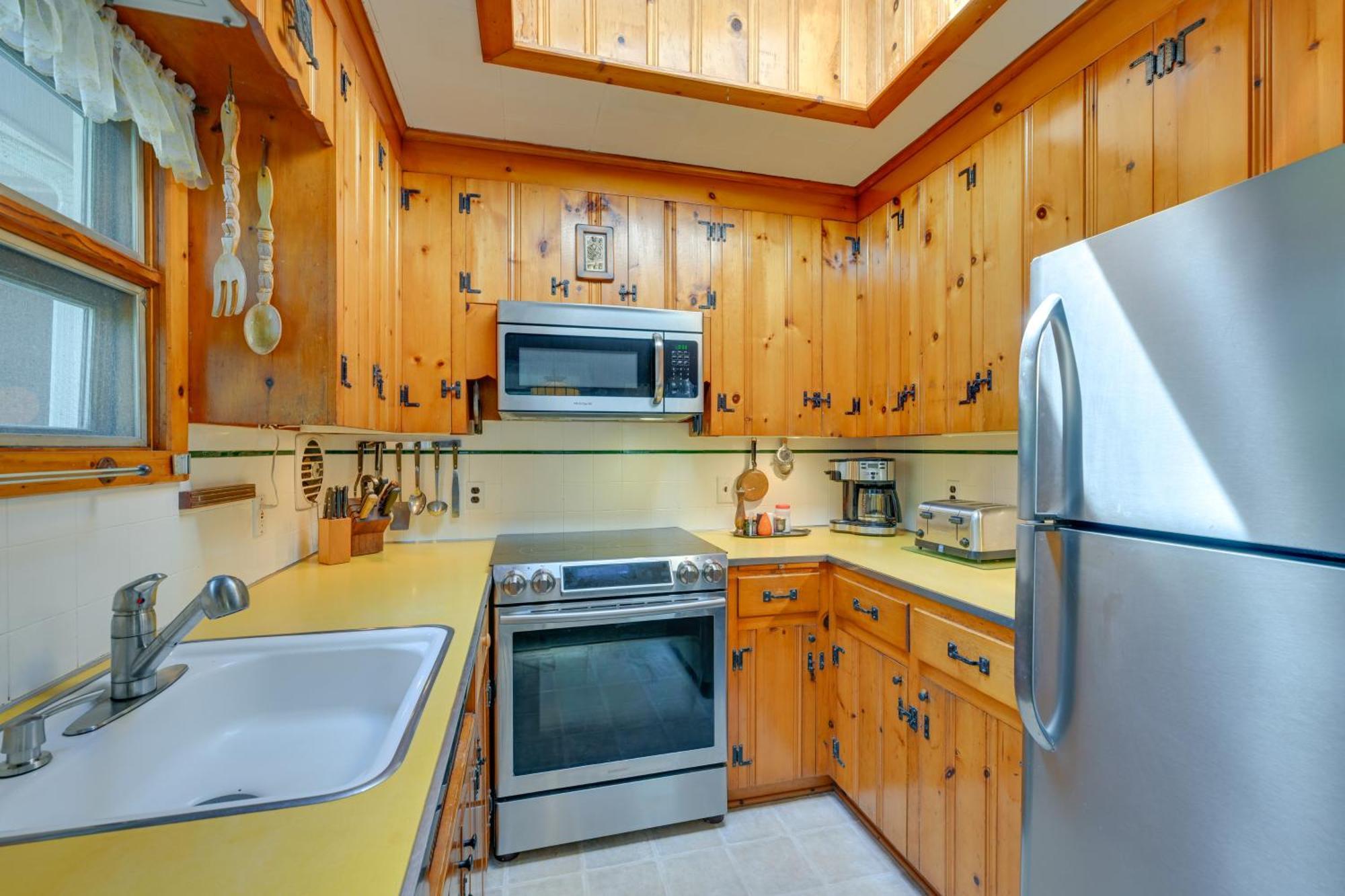 Home In Long Island Wine Country - Walk To Beach! Cutchogue Bagian luar foto