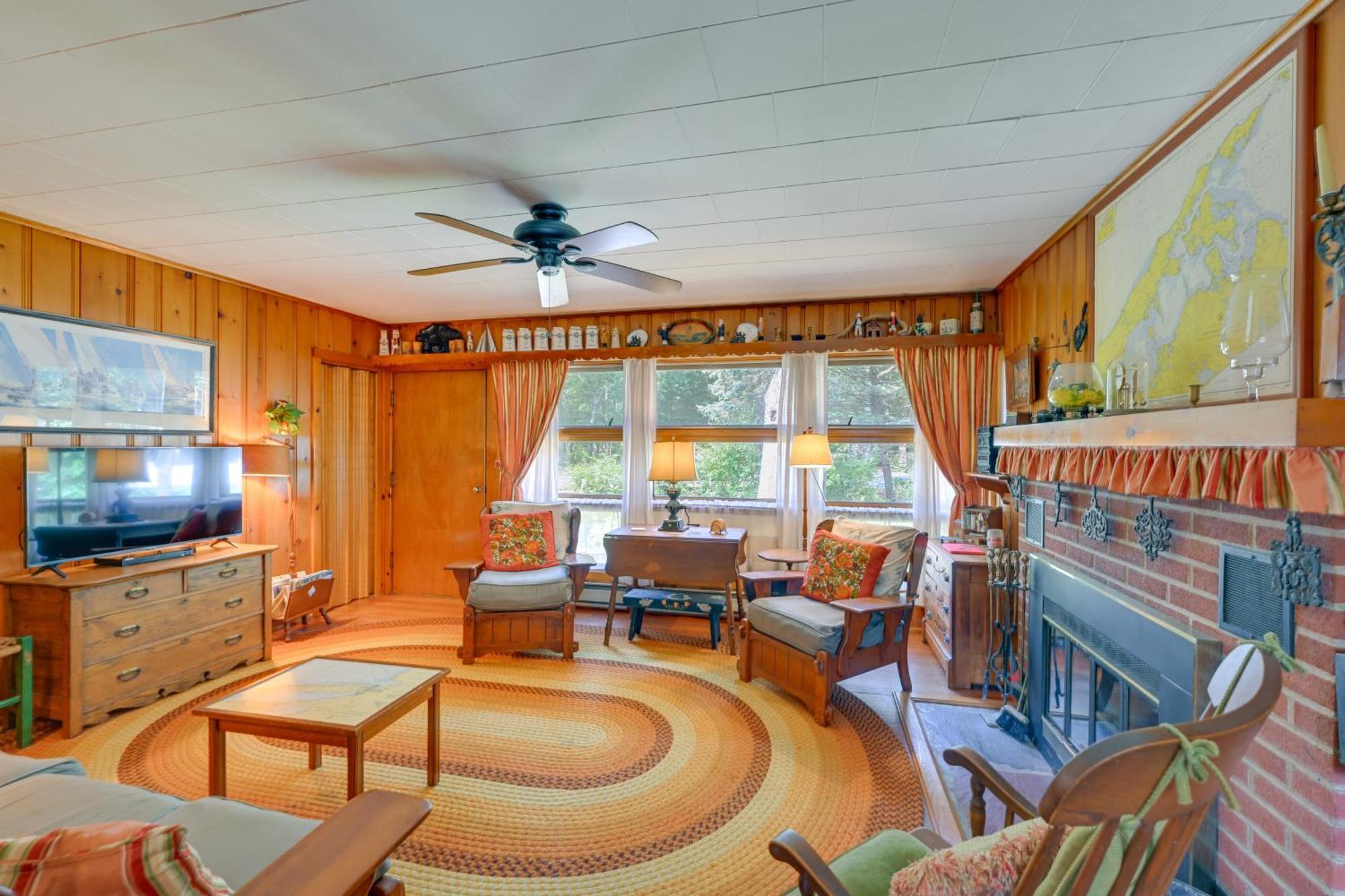 Home In Long Island Wine Country - Walk To Beach! Cutchogue Bagian luar foto