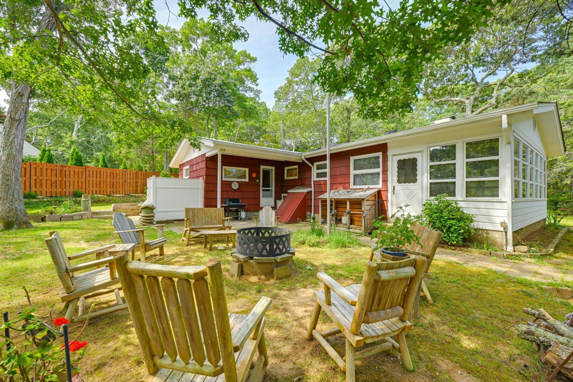 Home In Long Island Wine Country - Walk To Beach! Cutchogue Bagian luar foto