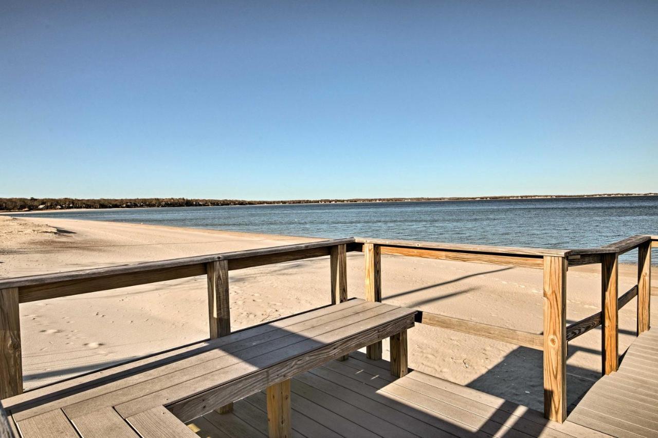 Home In Long Island Wine Country - Walk To Beach! Cutchogue Bagian luar foto